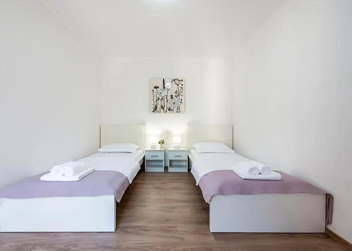 Peaceful 2-bedroom Srebreno 믈리니