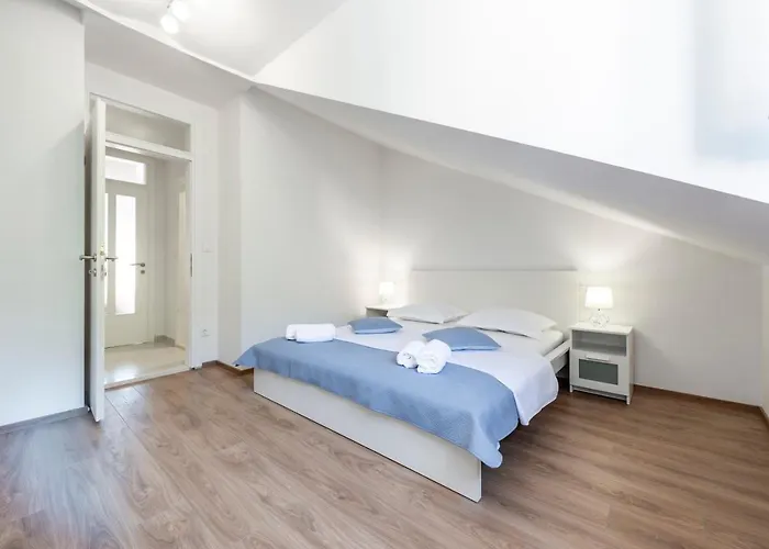 아파트 Peaceful 2-bedroom Srebreno