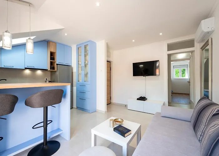 Peaceful 2-bedroom Srebreno 믈리니