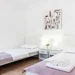 Peaceful 2-bedroom Srebreno