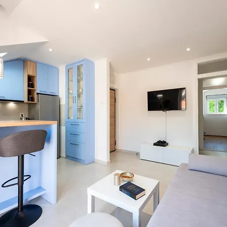 Peaceful 2-bedroom Srebreno مْليني