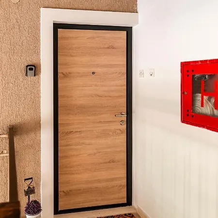 Peaceful 2-bedroom Srebreno * Mlini