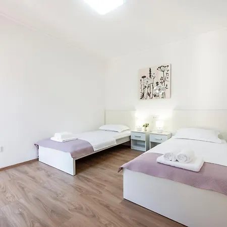 Peaceful 2-bedroom Srebreno