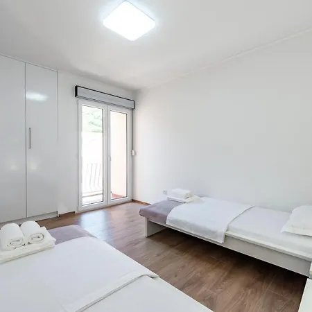 Peaceful 2-bedroom Srebreno