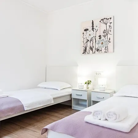 Peaceful 2-bedroom Srebreno