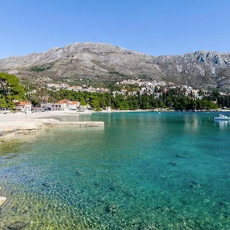 Peaceful 2-bedroom Srebreno Mlini