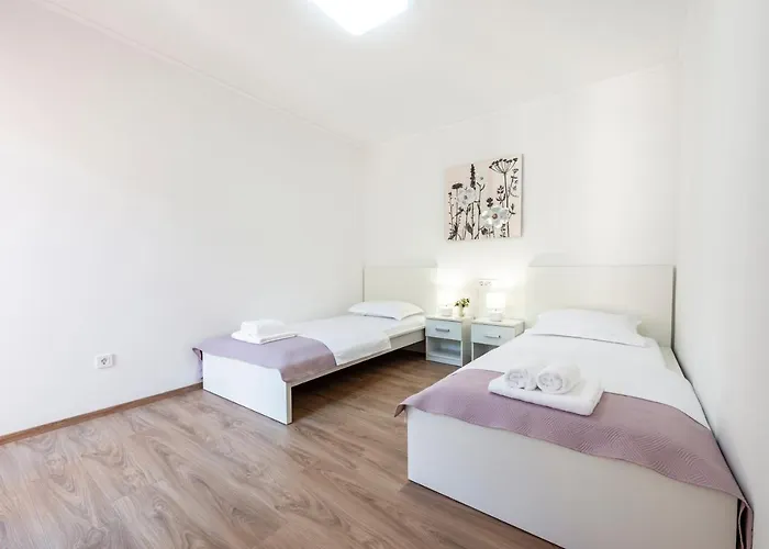 Peaceful 2-bedroom Srebreno