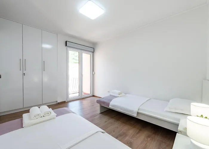 Peaceful 2-bedroom Srebreno