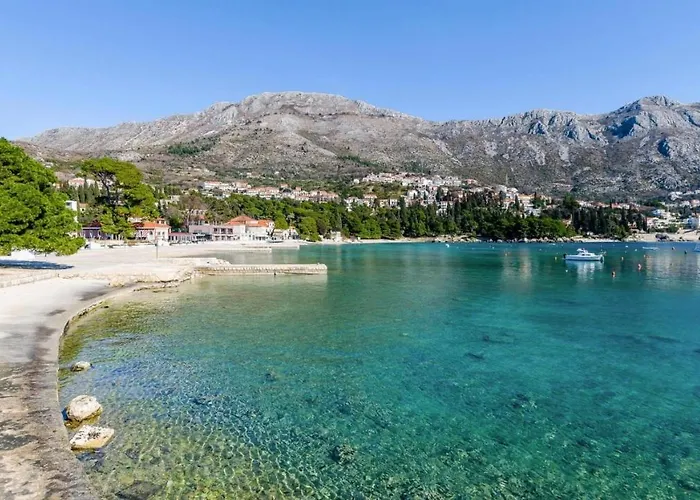 Peaceful 2-bedroom Srebreno Mlini